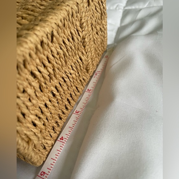 NEW raffia box bag, lined inside. There are no tags but the purse is new. - Picture 4 of 4